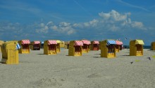 Travemünde: Strandkörbe am Sandstrand